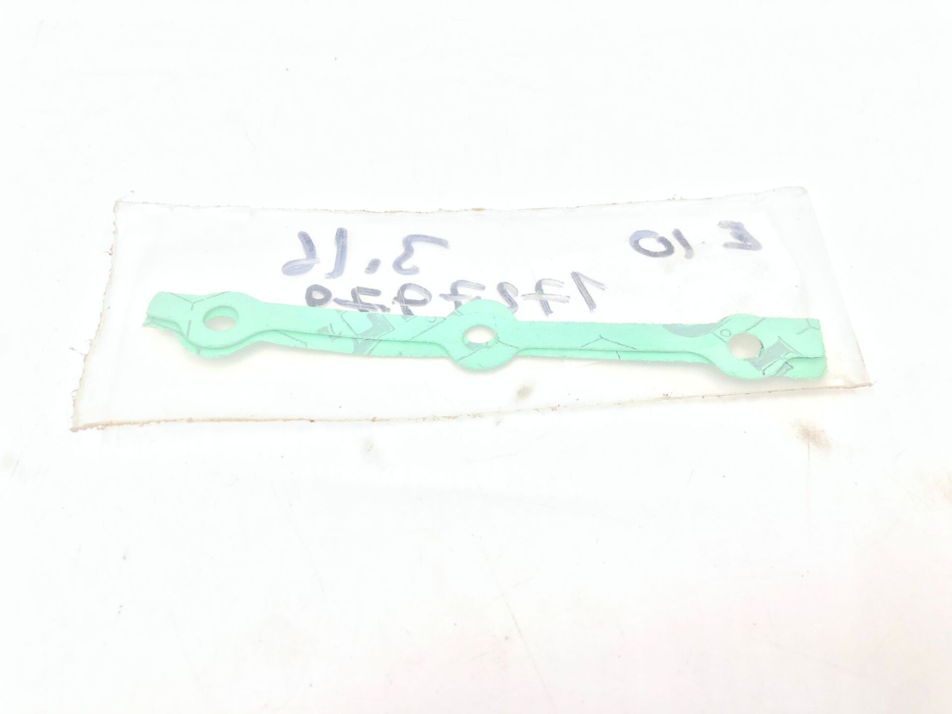 BMW 3 SERİSİ ÖN KAPAK CONTASI ÜST - KISA - 2 PARÇA E21.E30.M10 YAN SANAYİ