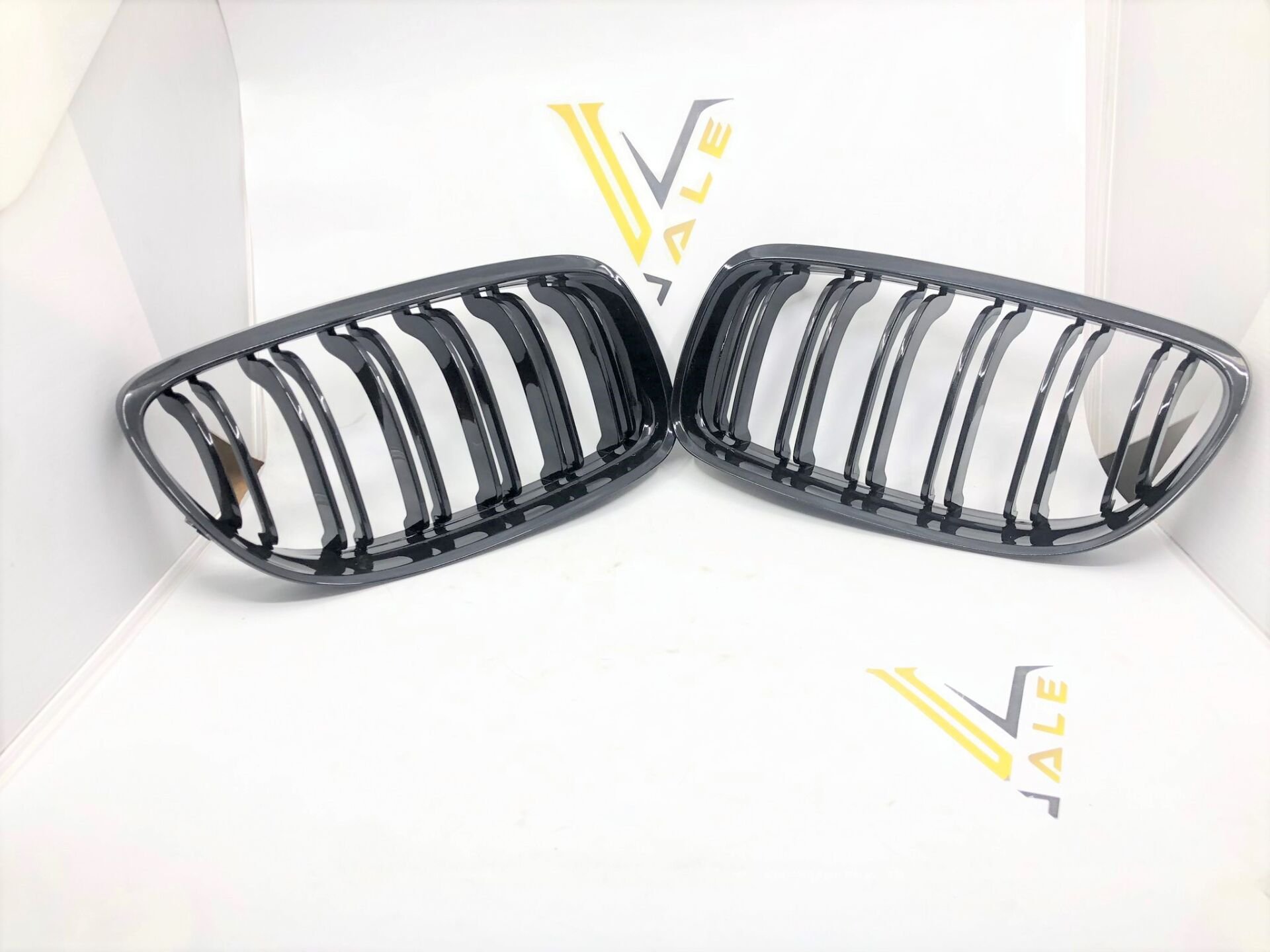 BMW 3 SERİSİ PANJUR TAKIM PARLAK SİYAH ÇİFT IZGARALI E90.LCI YAN SANAYİ