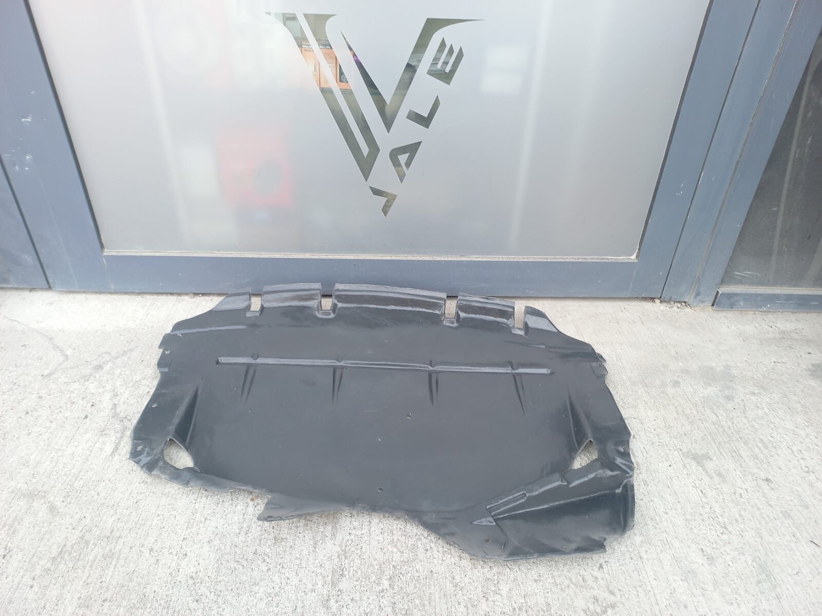 BMW 5 SERİSİ MOTOR ALT MUHAFAZA BAKALİTİ E39.M52.M54 YAN SANAYİ