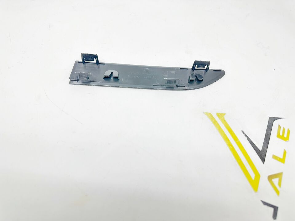 BMW X5 SERİSİ ÖN TAMPON ÇEKİ KAPAĞI - L - E53.E.M. YAN SANAYİ