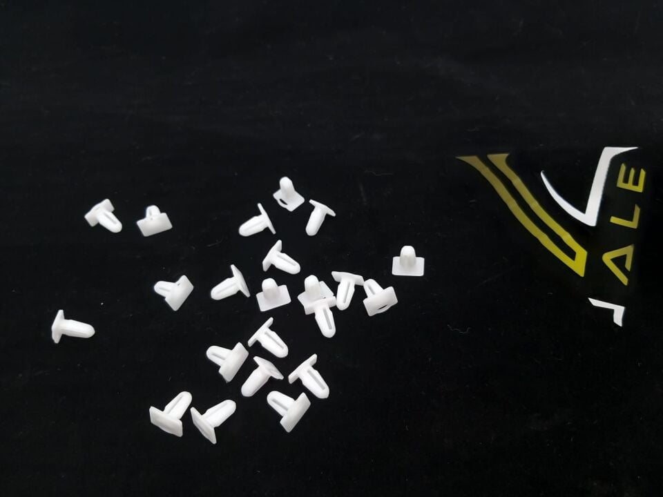 BMW 3 - 5 SERİSİ MARŞBİYEL KAPLAMA KLİPSİ E30.E46.E39.E60.E34.E36 10 LU YAN SANAYİ