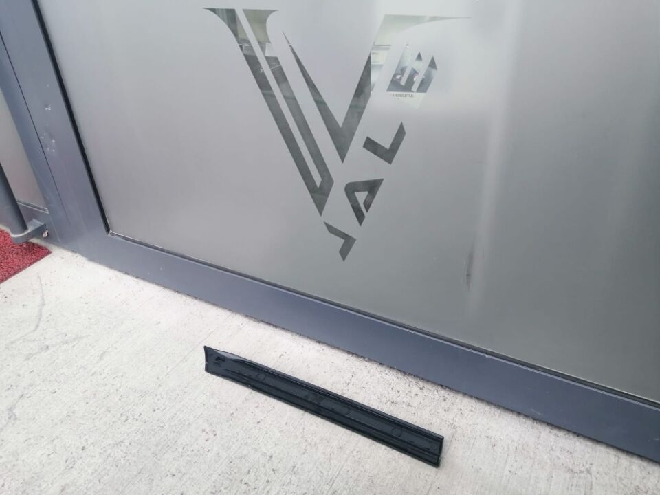 BMW 3 SERİSİ ARKA ÇAMURLUK ÇITASI - L - M - E36/2 YAN SANAYİ