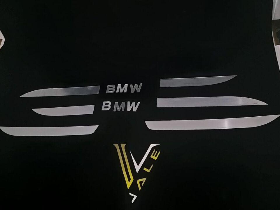 BMW 5 SERİSİ KAPI ALT EŞİĞİ KAPLAMA EŞİK YAZILARI BMW F10. YAN SANAYİ