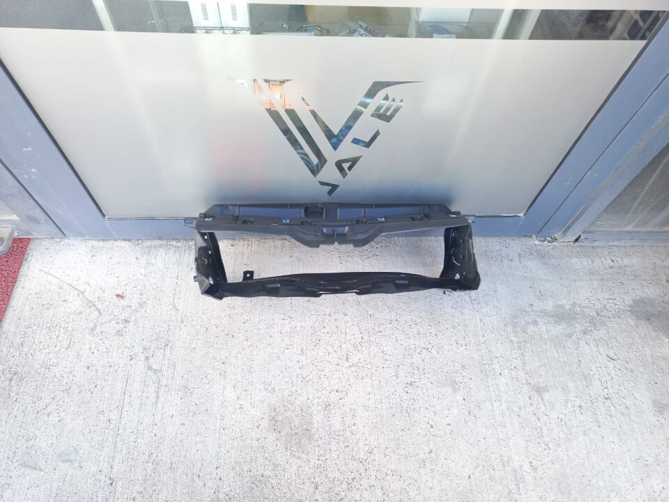 BMW 3 SERİSİ RADYATÖR ÜST HAVA KANALI F30 YAN SANAYİ