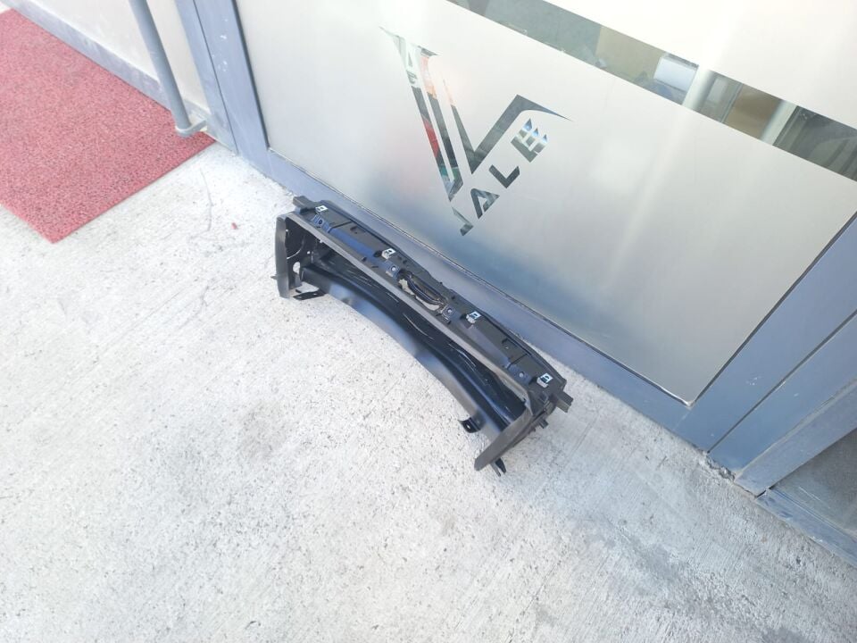 BMW 3 SERİSİ RADYATÖR ÜST HAVA KANALI F30 YAN SANAYİ