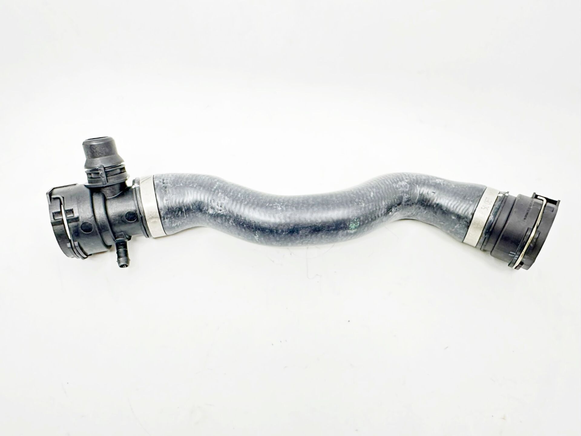 BMW 5 SERİSİ RADYATÖR ÜST HORTUMU F10 YAN SANAYİ