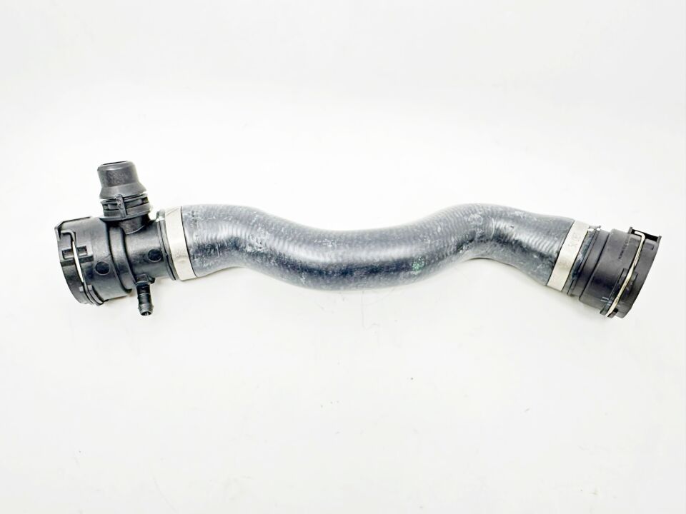 BMW 5 SERİSİ RADYATÖR ÜST HORTUMU F10 YAN SANAYİ