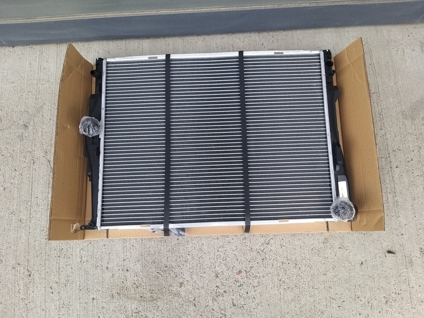 BMW 1-3 SERİSİ SU RADYATÖRÜ - OTOMATİK - E87.E90.E92.X1 VALEO