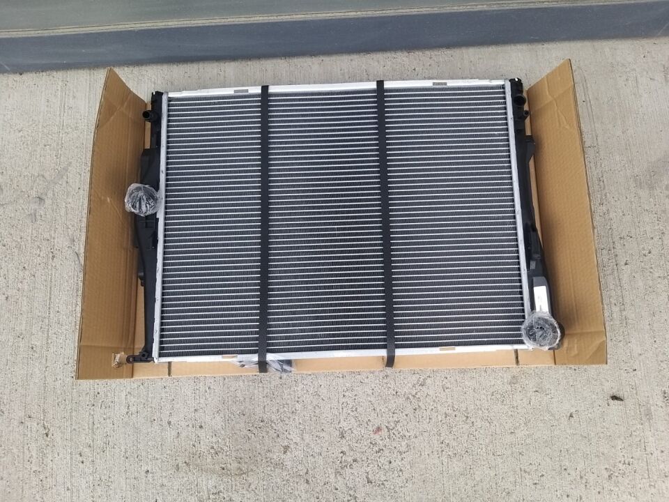 BMW 1-3 SERİSİ SU RADYATÖRÜ - OTOMATİK - E87.E90.E92.X1 VALEO