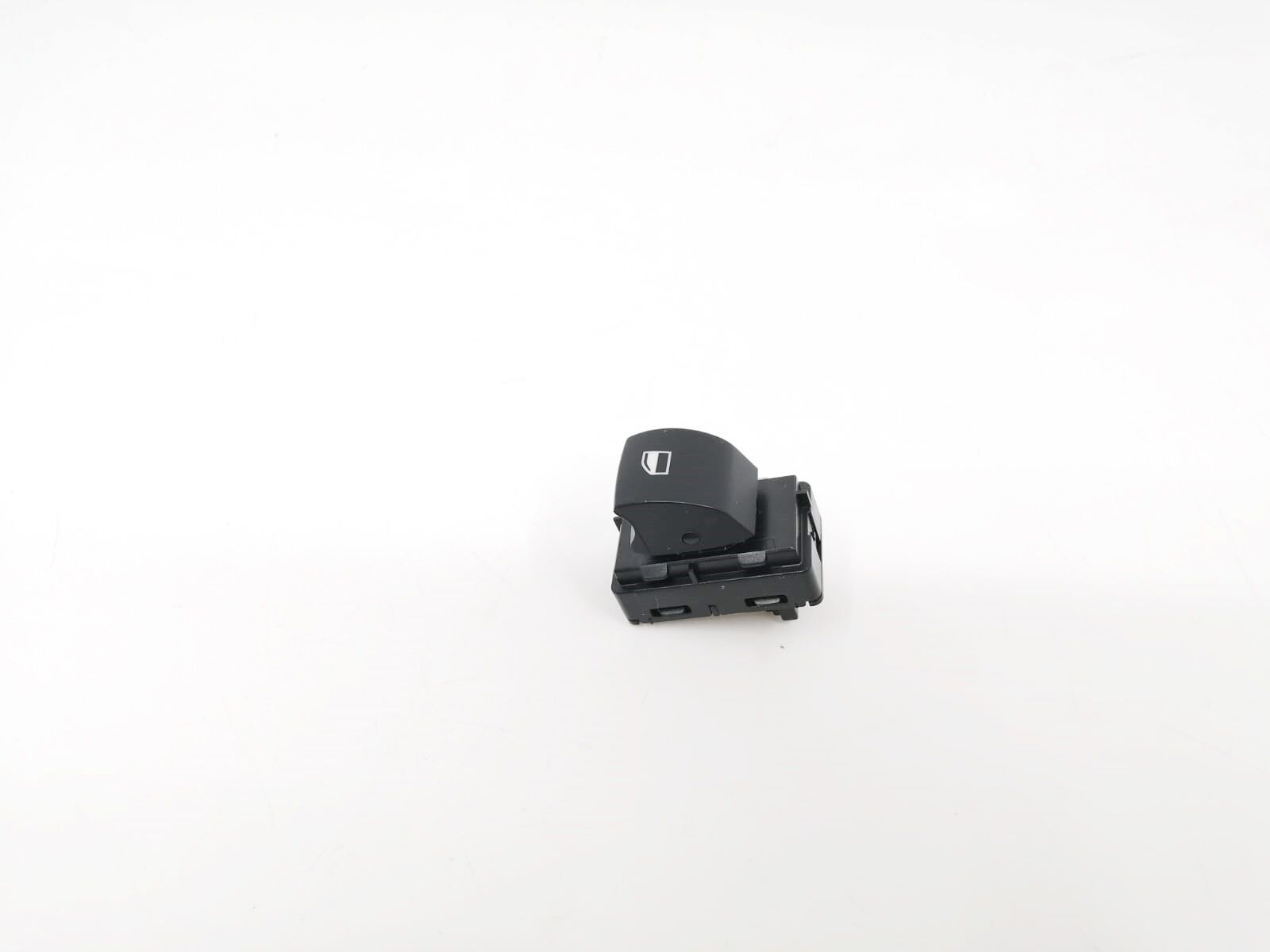BMW 5 SERİSİ CAM DÜGMESİ SCHWARZ E60.LCI YAN SANAYİ