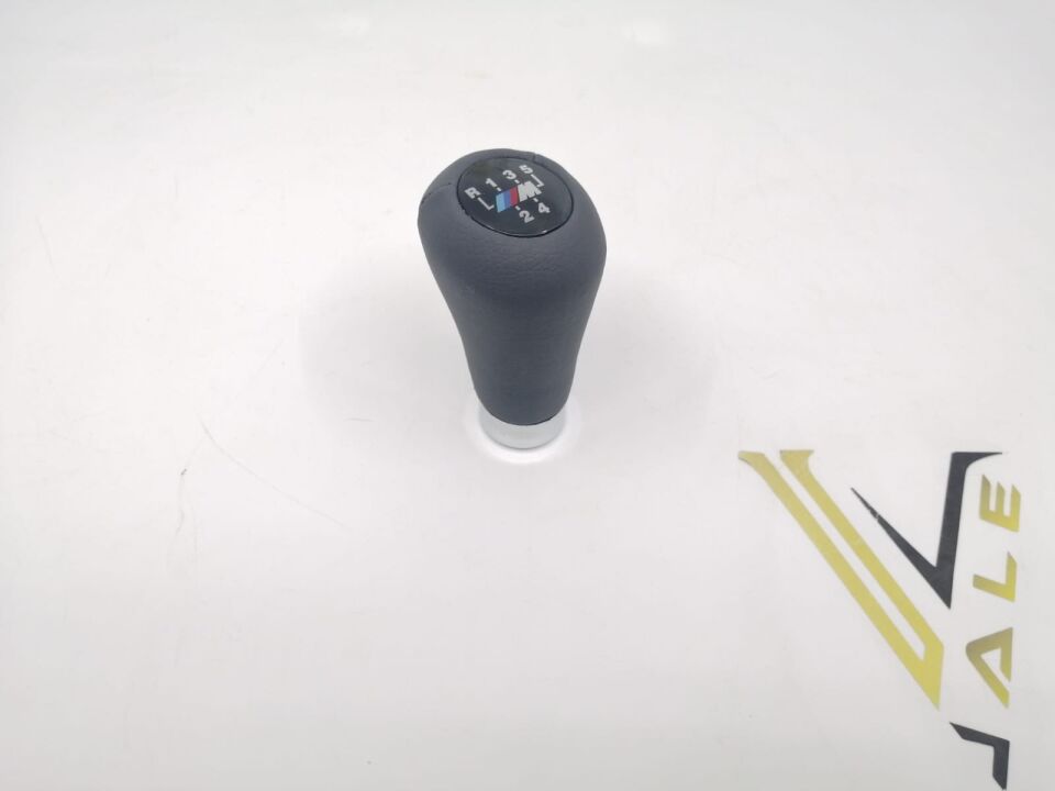 BMW 3-5 SERİSİ DÜZ VİTES TOPUZU - M - IŞIKSIZ - 5 İLERİ - GRİ KROM BİLEZİK E30.E36.E46.E34 YAN SANAYİ