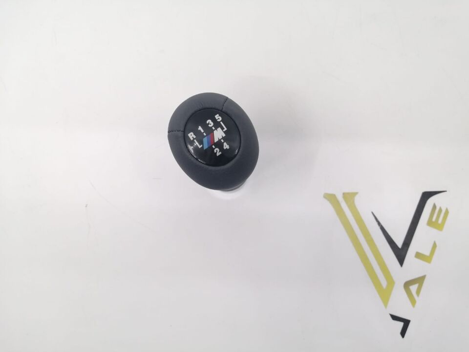 BMW 3-5 SERİSİ DÜZ VİTES TOPUZU - M - IŞIKSIZ - 5 İLERİ - GRİ KROM BİLEZİK E30.E36.E46.E34 YAN SANAYİ