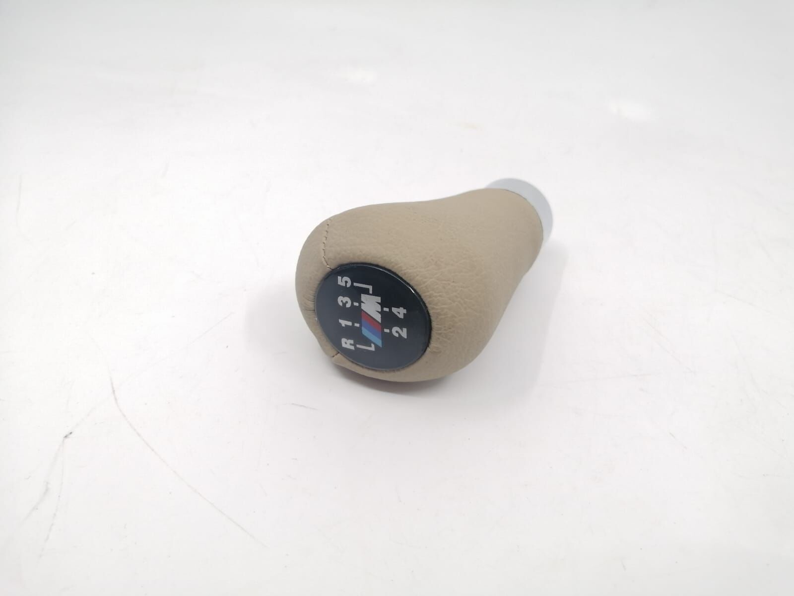 BMW 3-5 SERİSİ DÜZ VİTES TOPUZU - M - IŞIKSIZ - 5 İLERİ - BEJ KREM E30.E36.E46.E34 YAN SANAYİ