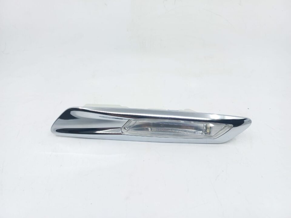 BMW 5 SERİSİ ÖN ÇAMURLUK SİNYALİ - R - F10 HELLA