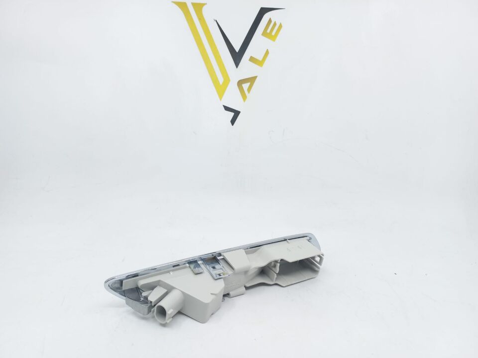 BMW 5 SERİSİ ÖN ÇAMURLUK SİNYALİ - R - F10 HELLA