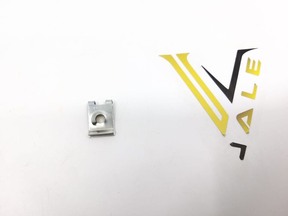 BMW BÜTÜN ARAÇLAR SAC SEGMAN  8 LİK CİVATA KLİPS E30.E36.E46.E90.E60 10 LU YAN SANAYİ