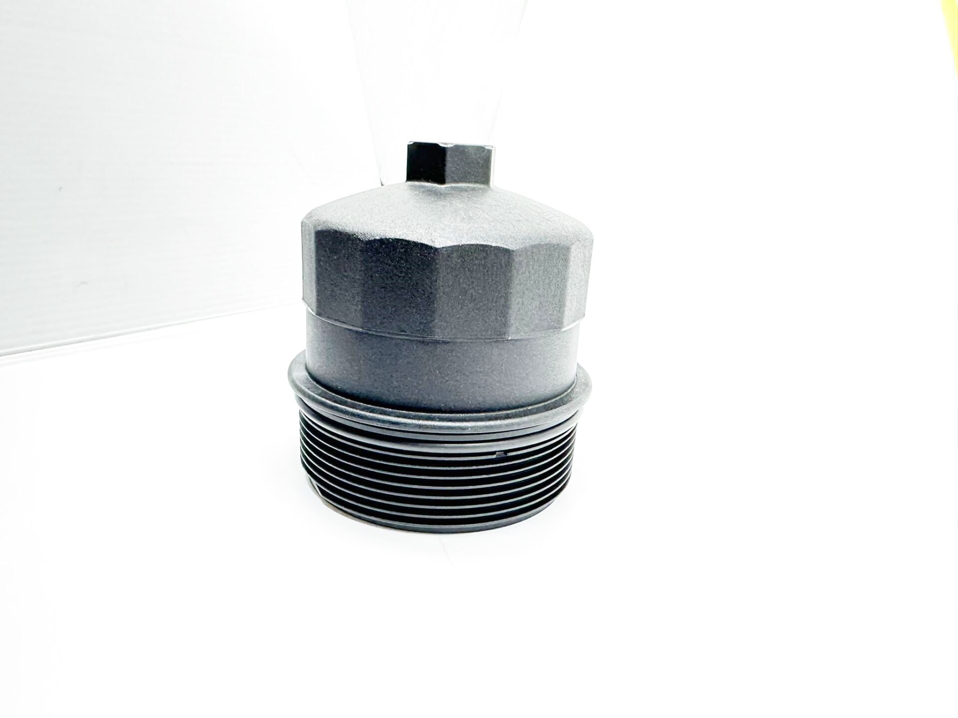 BMW 5 SERİSİ YAĞ FİLTRE KAPAĞI E60 YAN SANAYİ