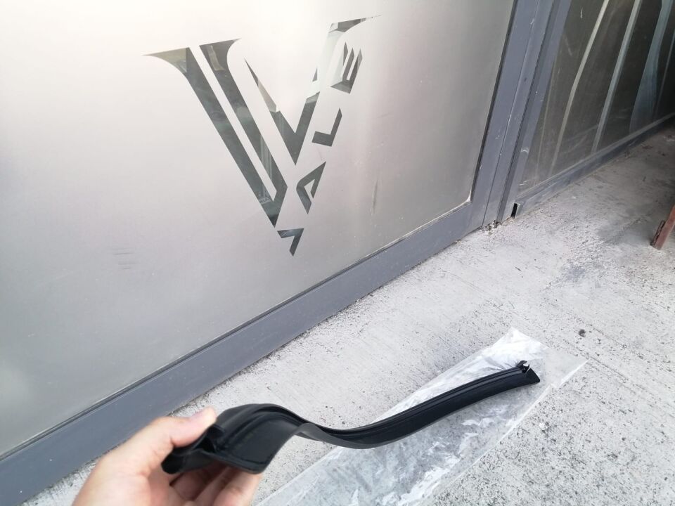 BMW 5 SERİSİ MOTOR KAPUT ÖN LASTİĞİ F10 ORJİNAL