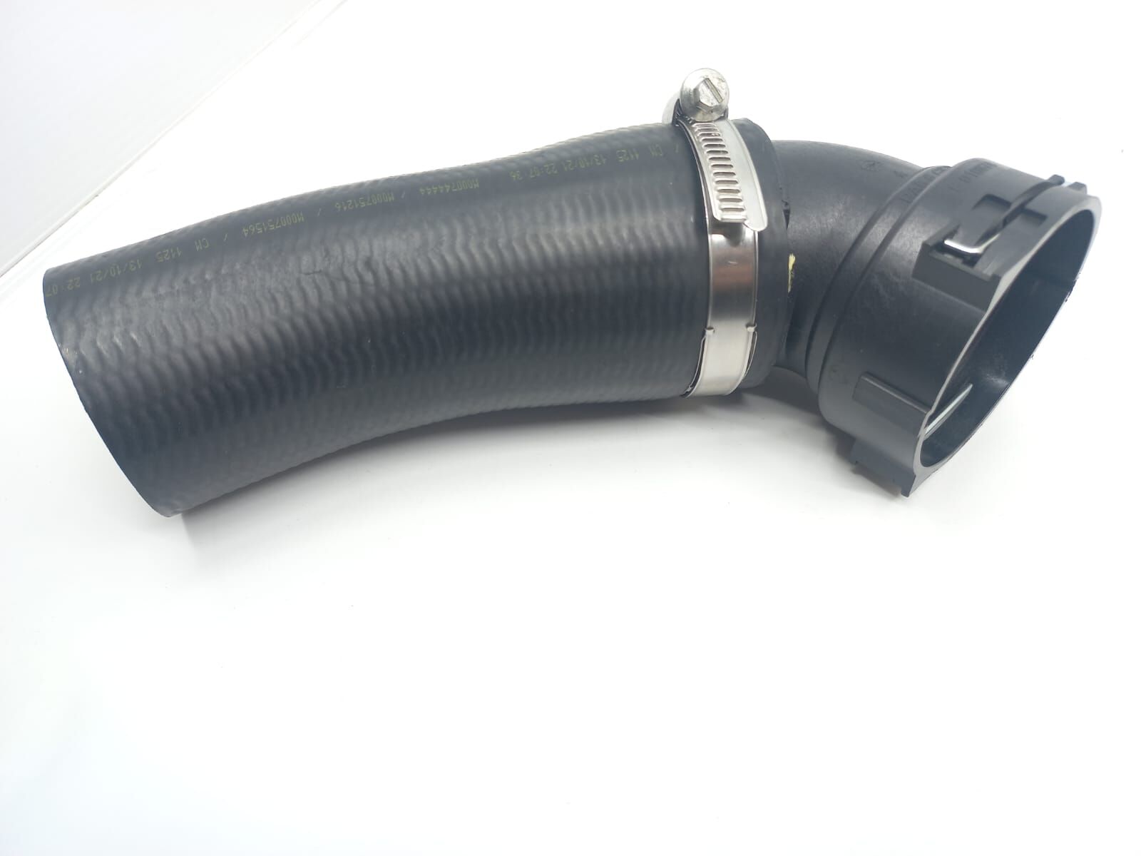 BMW 5 SERİSİ TURBO HORTUMU ÜSTE GELEN E60.520d. YAN SANAYİ