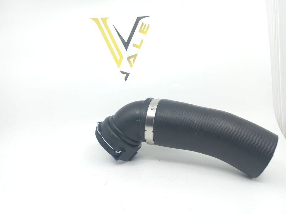 BMW 5 SERİSİ TURBO HORTUMU ÜSTE GELEN E60.520d. YAN SANAYİ