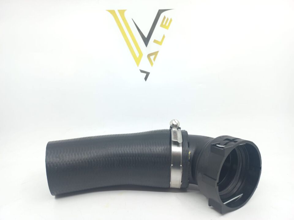 BMW 5 SERİSİ TURBO HORTUMU ÜSTE GELEN E60.520d. YAN SANAYİ