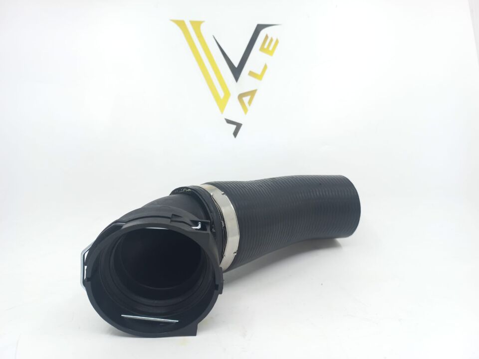 BMW 5 SERİSİ TURBO HORTUMU ÜSTE GELEN E60.520d. YAN SANAYİ