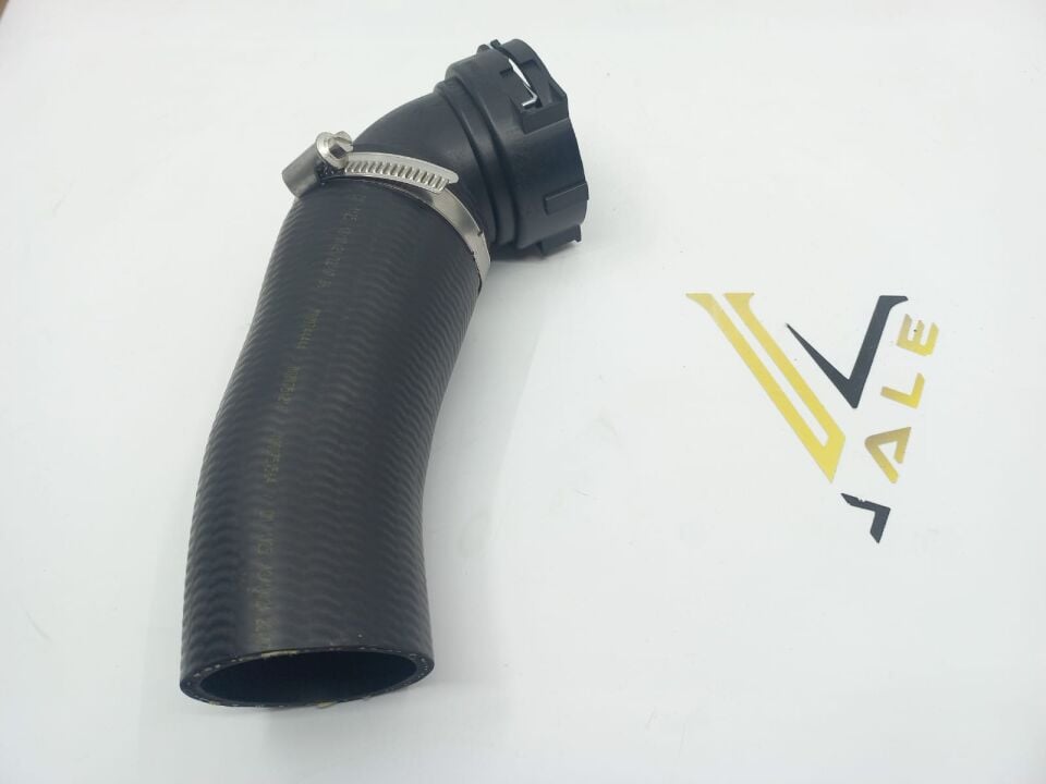 BMW 5 SERİSİ TURBO HORTUMU ÜSTE GELEN E60.520d. YAN SANAYİ