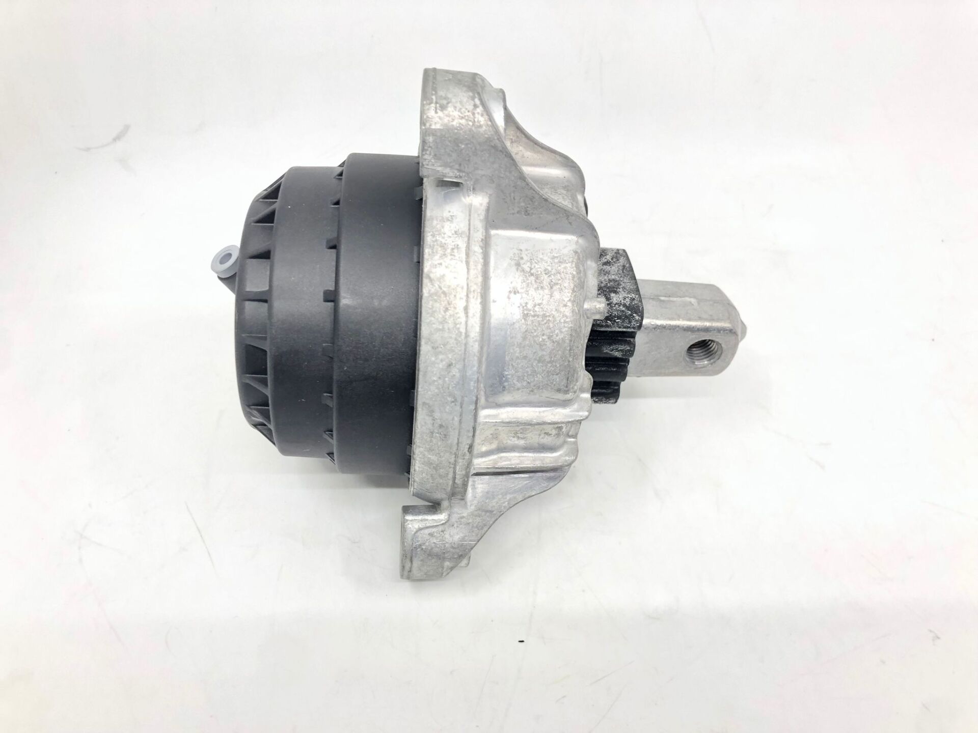 BMW 5 SERİSİ MOTOR KULAK TAKOZU - L - HAVALI F10 ORJİNAL