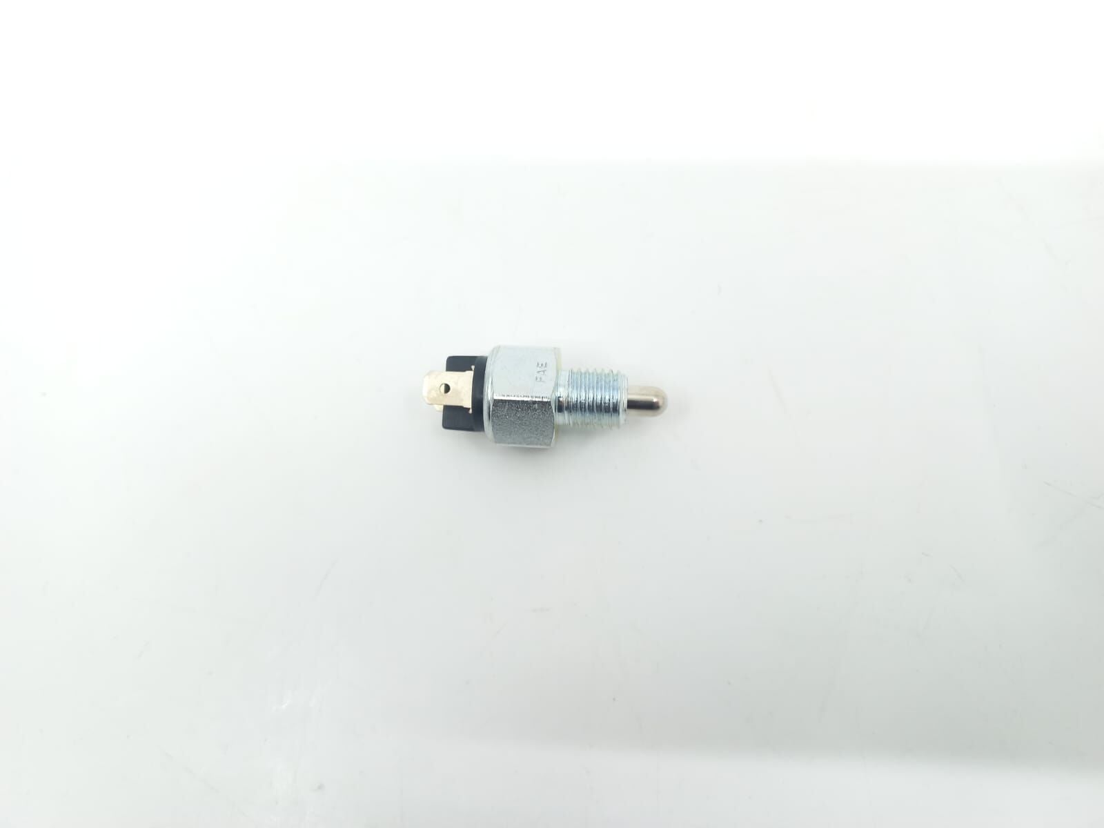 BMW 3-5 SERİSİ GERİ VİTES MÜŞÜRÜ E30.E34.E36 YAN SANAYİ