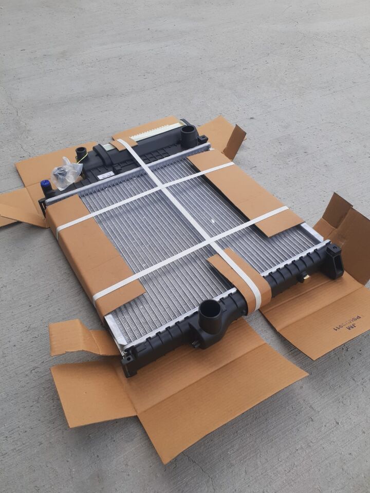 BMW 3 SERİSİ SU RADYATÖRÜ 440 X 440 X 30 E36 A/C YAN SANAYİ