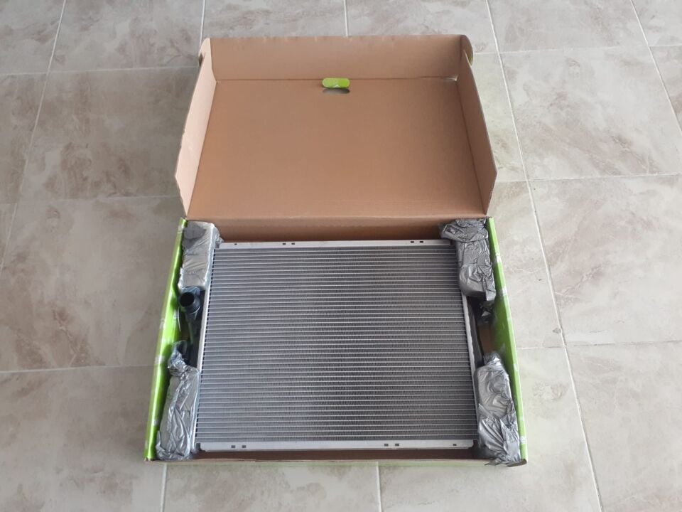 BMW 3 SERİSİ SU RADYATÖRÜ E46 YAN SANAYİ