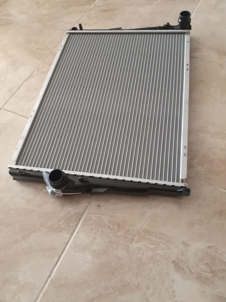 BMW 3 SERİSİ SU RADYATÖRÜ E46 YAN SANAYİ