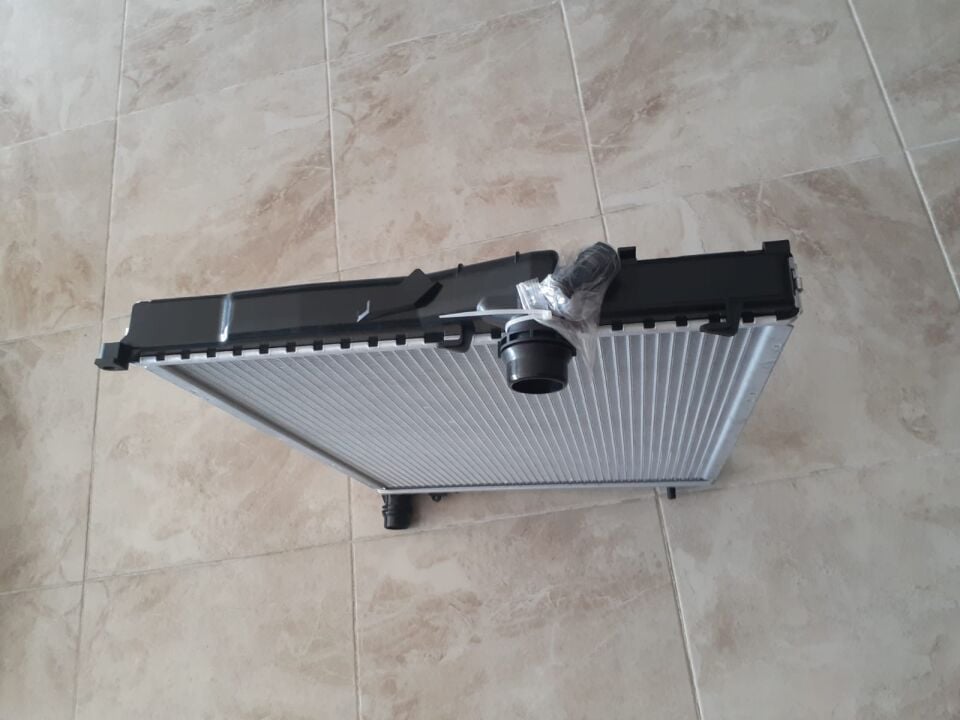 BMW 3 SERİSİ SU RADYATÖRÜ E46 YAN SANAYİ