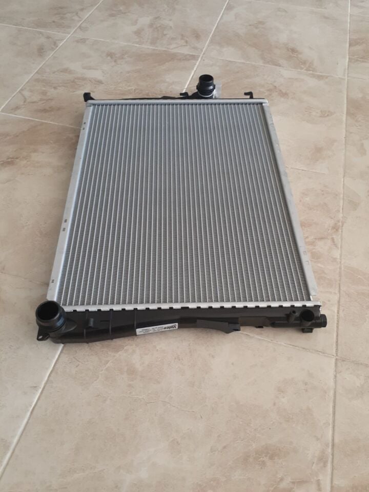 BMW 3 SERİSİ SU RADYATÖRÜ E46 YAN SANAYİ