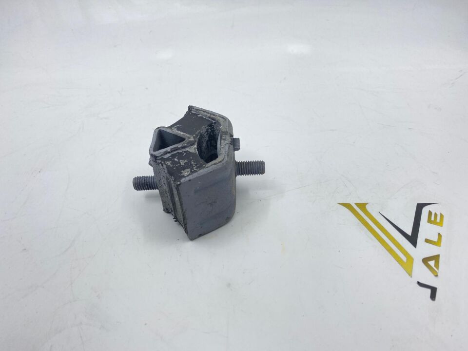 BMW 3 SERİSİ MOTOR KULAK TAKOZU E30.M10.M40 YAN SANAYİ