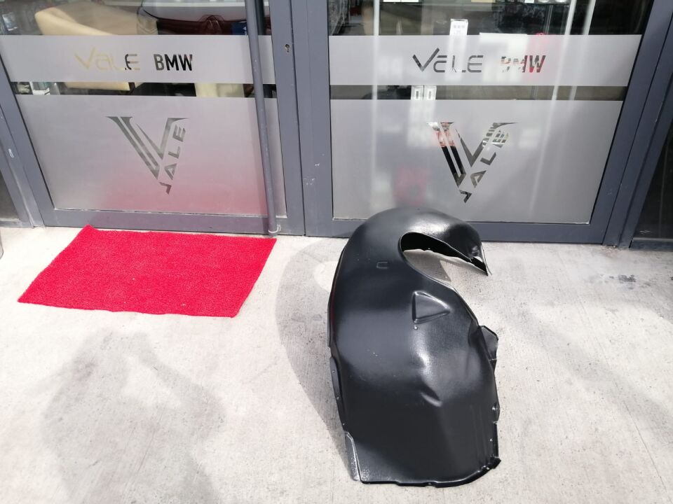 BMW 7 SERİSİ ÖN ÇAMURLUK DAVLUMBAZI - L - E65.E66.E67 YAN SANAYİ