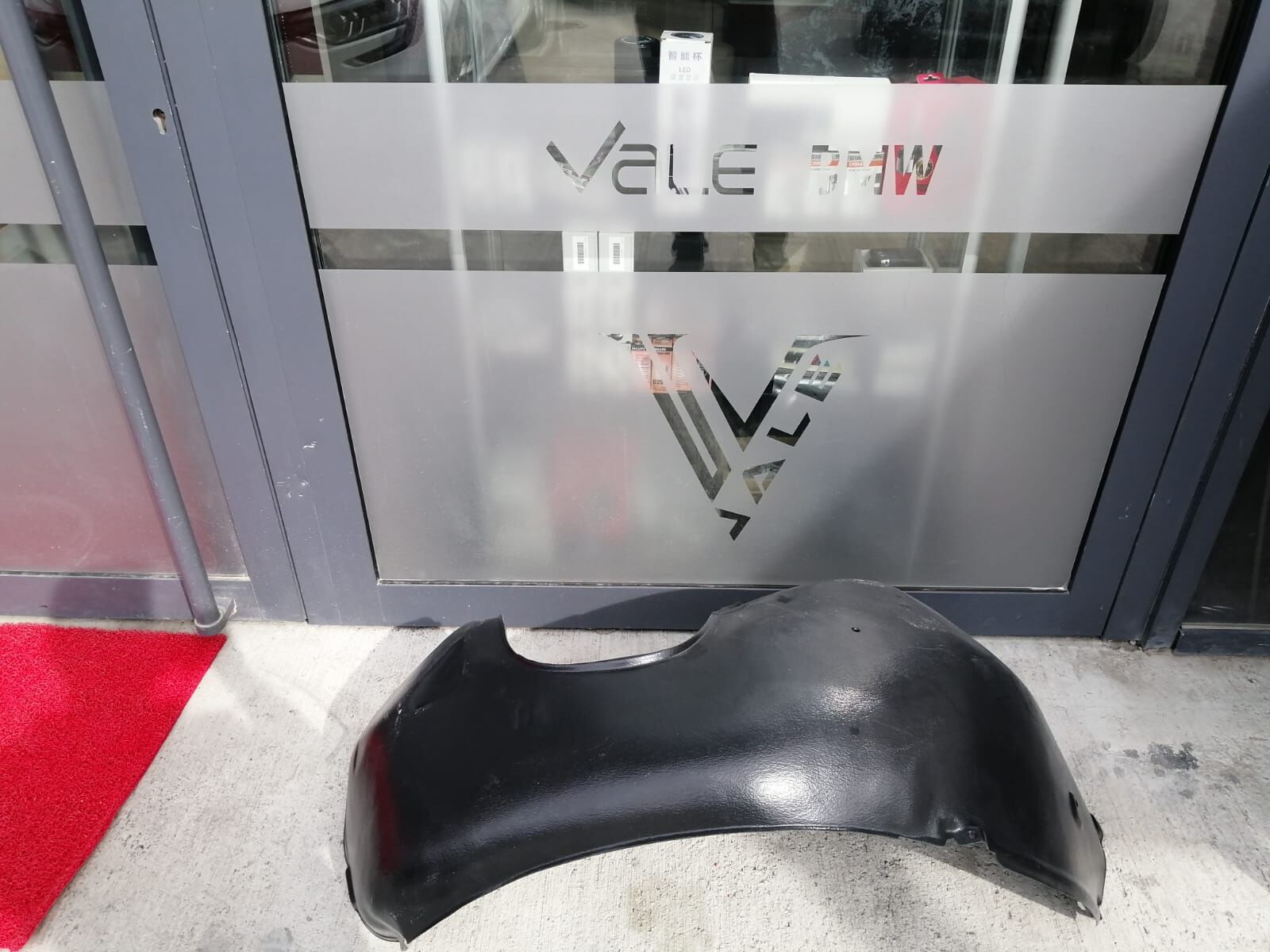 BMW 7 SERİSİ ÖN ÇAMURLUK DAVLUMBAZI - R - E65.E66.E67 YAN SANAYİ