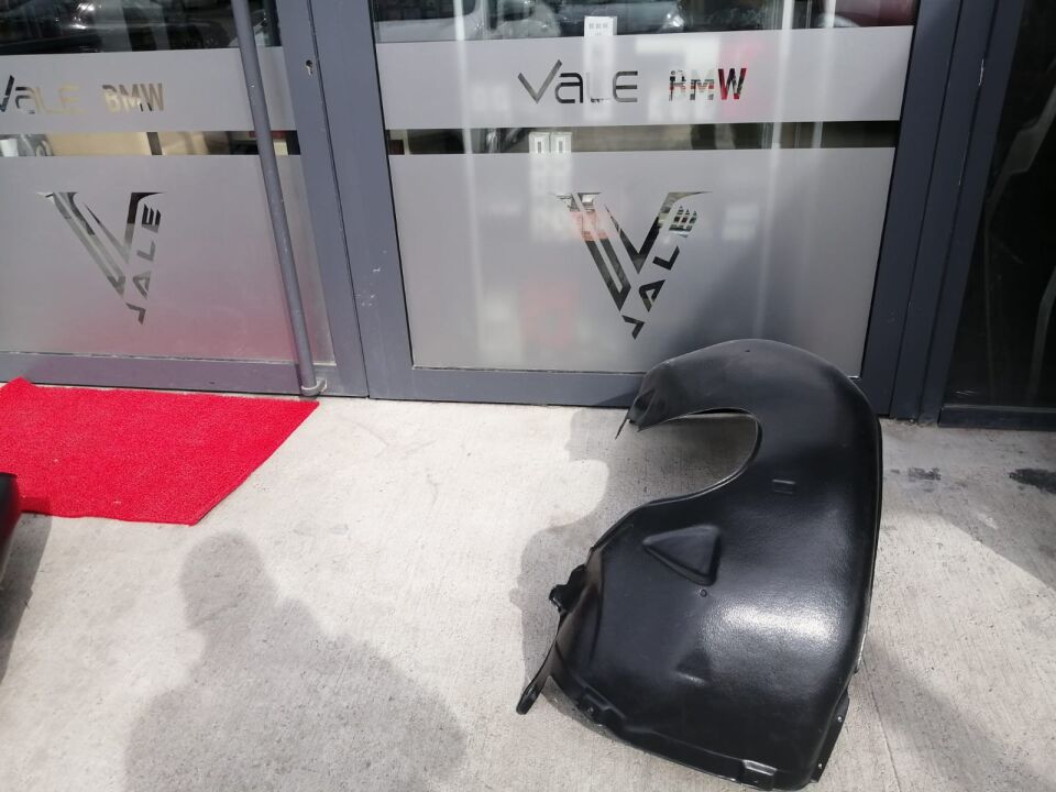 BMW 7 SERİSİ ÖN ÇAMURLUK DAVLUMBAZI - R - E65.E66.E67 YAN SANAYİ