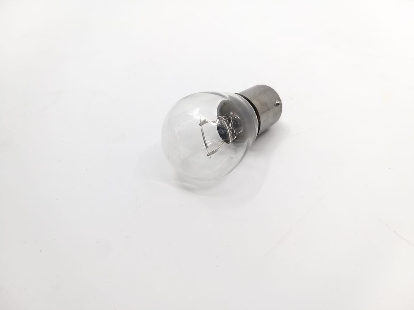 BMW 3-5 SERİSİ AMPÜL TEK DUY 12V21W - DÜZ TIRNAK - E39.E46.F30.E90.E36.F20 YAN SANAYİ