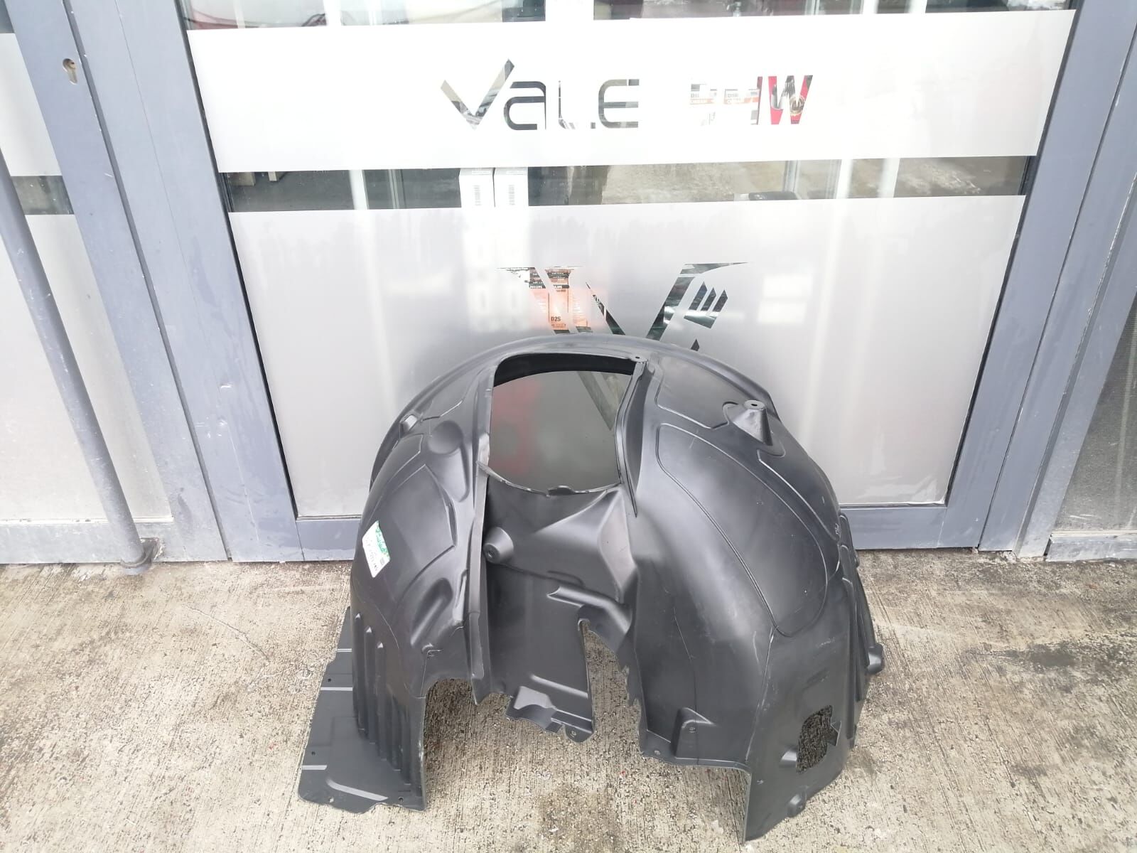 BMW 5 SERİSİ ÖN ÇAMURLUK DAVLUMBAZI - L  TAYVAN - E60.E61 YAN SANAYİ