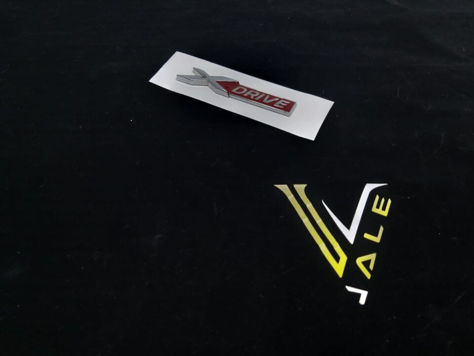 BMW 3-5 SERİSİ BAGAJ AMBLEMİ  XDRİVE KIRMIZI F20.F10.F30.G30.G20 YAN SANAYİ