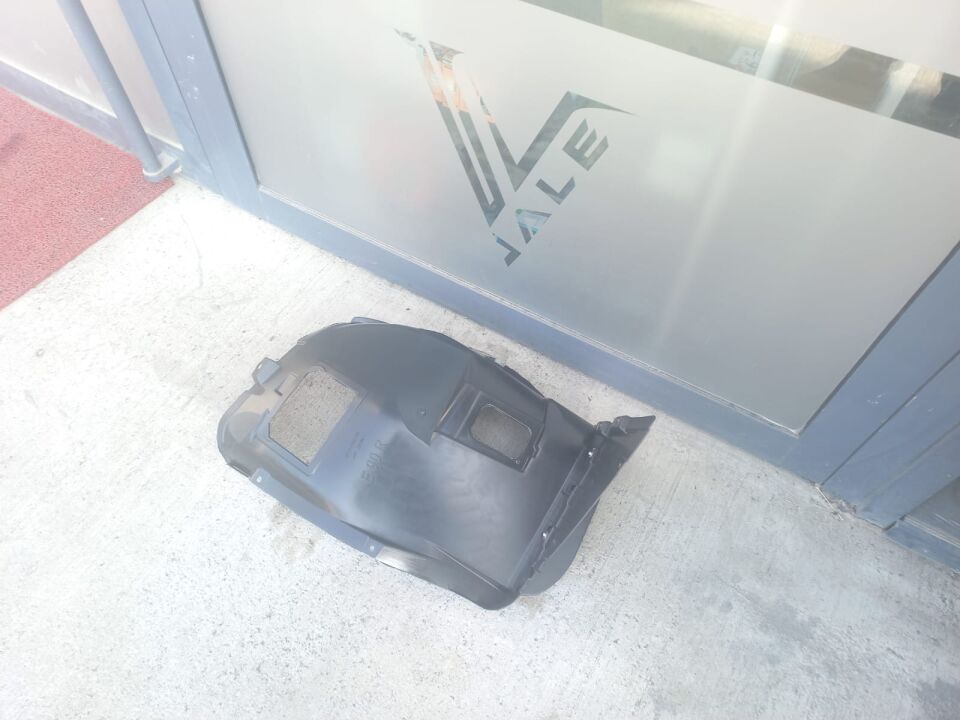 BMW 3 SERİSİ ÖN ÇAMURLUK UÇ DAVLUMBAZI - R - E90.LCI YAN SANAYİ