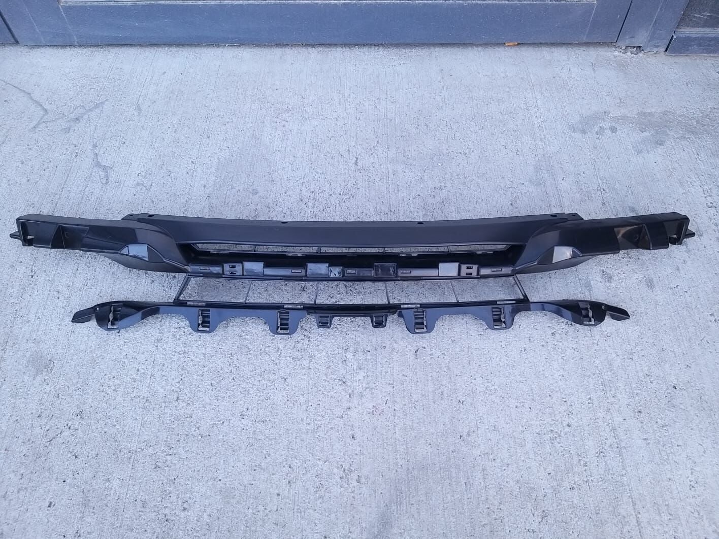 BMW 3 SERİSİ ÖN TAMPON ORTA HAVA GİRİŞİ F30 YAN SANAYİ