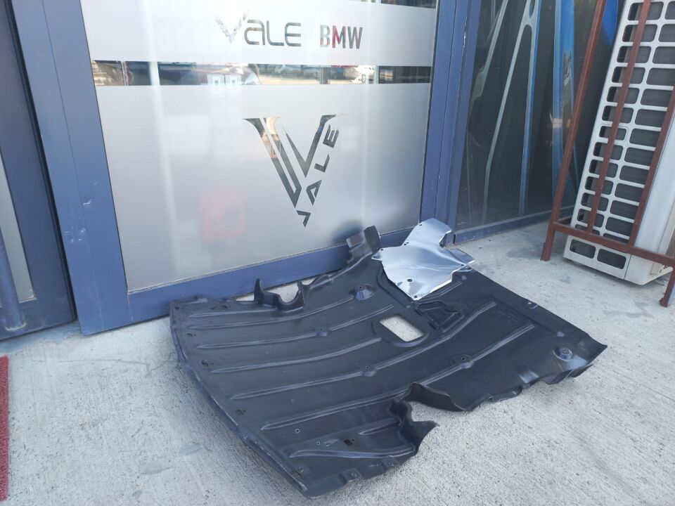 BMW 3 SERİSİ MOTOR ALT MUHAFAZA BAKALİTİ E90.E92.LCI YAN SANAYİ