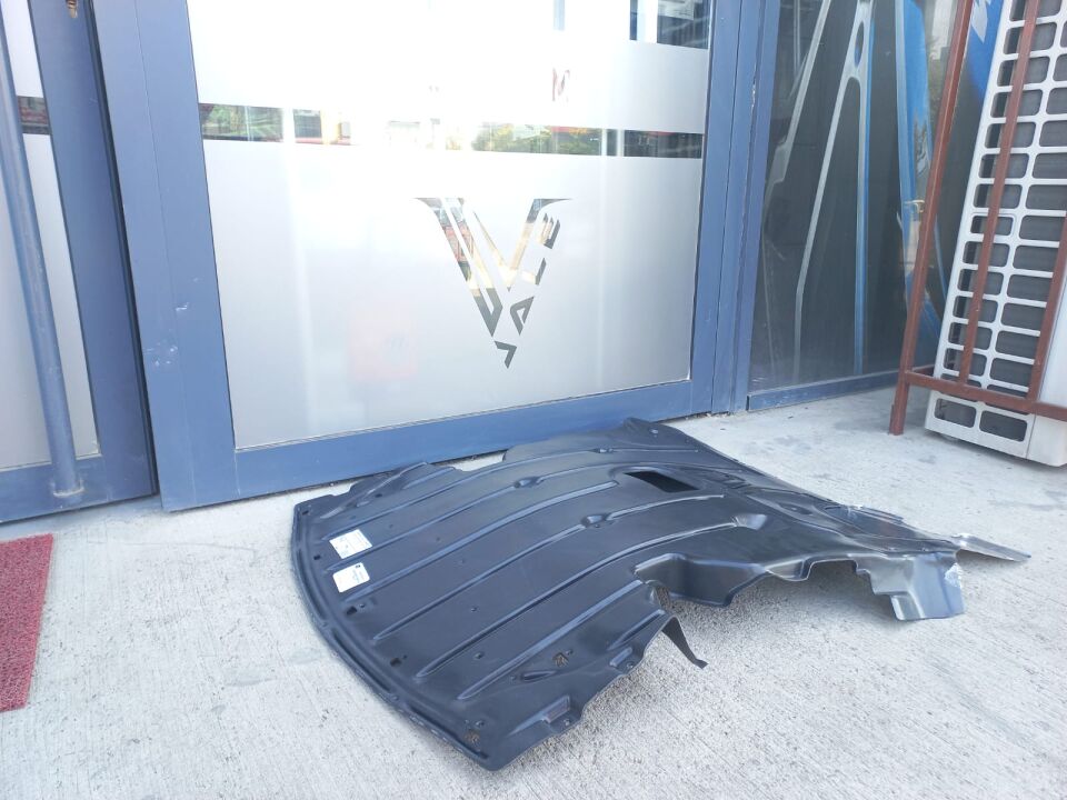 BMW 3 SERİSİ MOTOR ALT MUHAFAZA BAKALİTİ E90.E92.LCI YAN SANAYİ