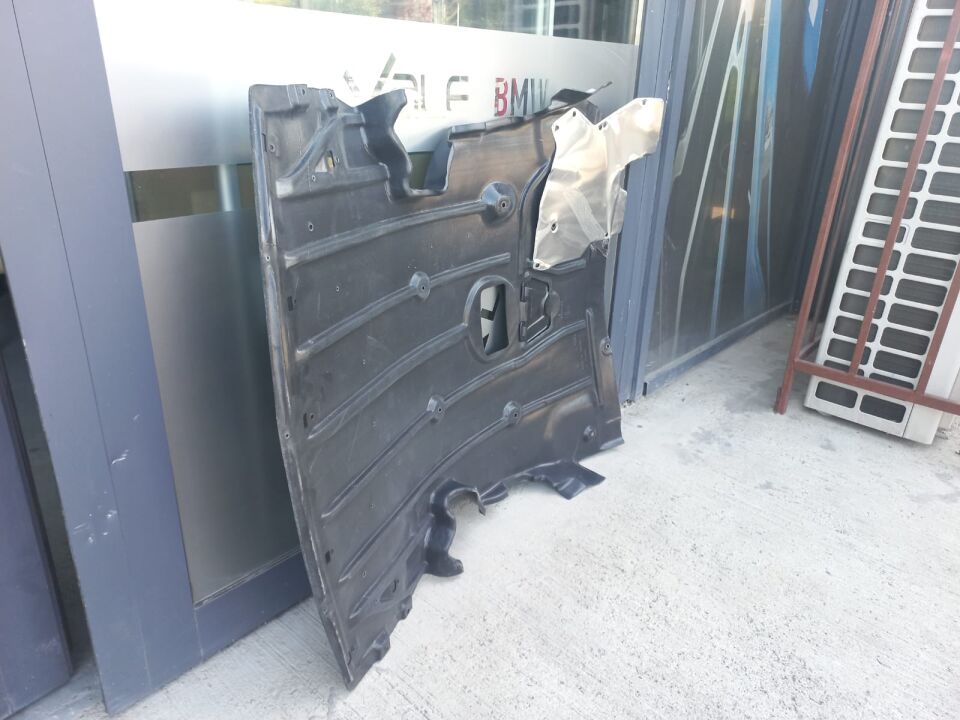 BMW 3 SERİSİ MOTOR ALT MUHAFAZA BAKALİTİ E90.E92.LCI YAN SANAYİ