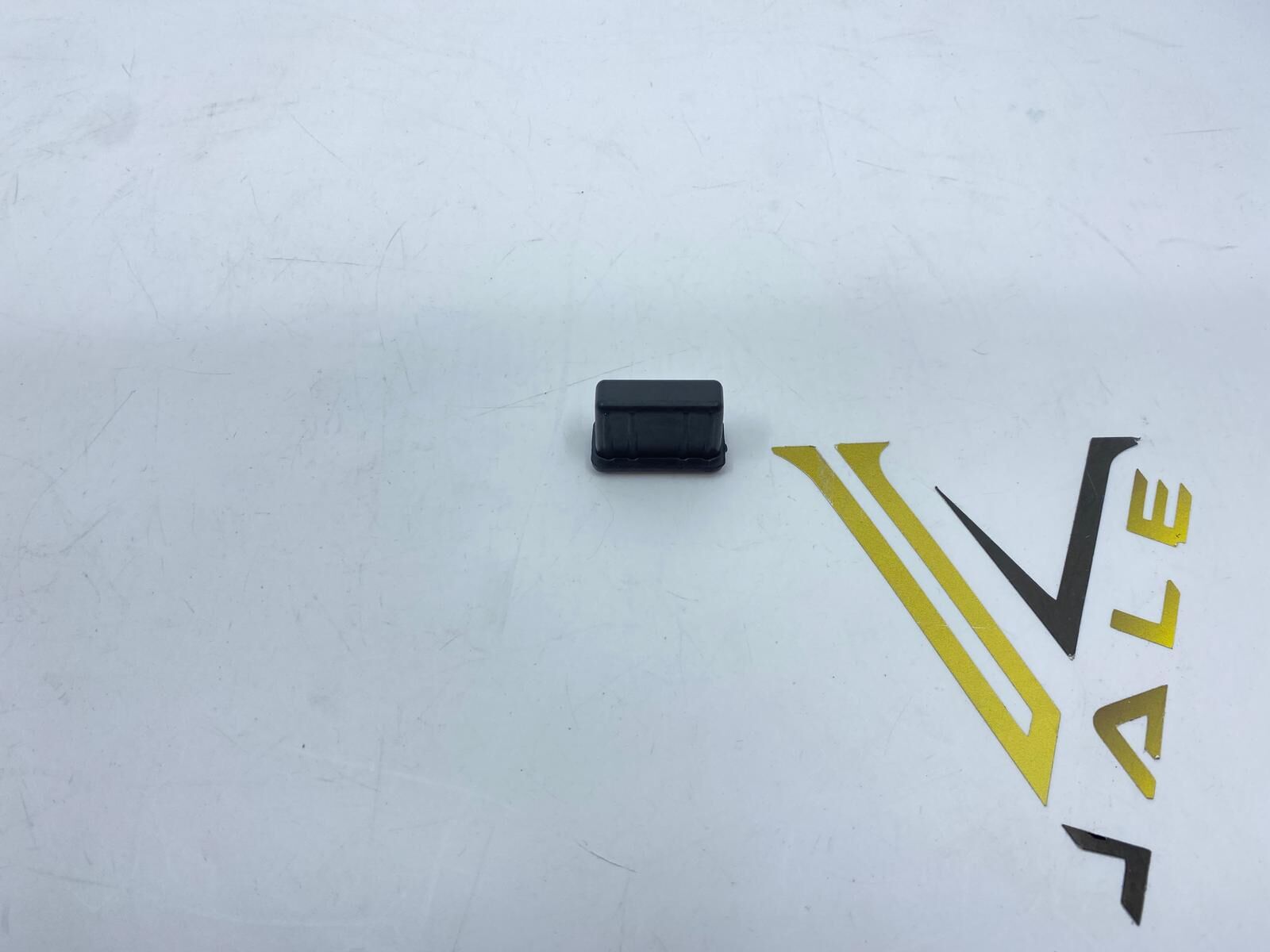 BMW 3-5 SERİSİ RADYATÖR ÜST TUTUCU LASTİĞİ E36.E34 YAN SANAYİ