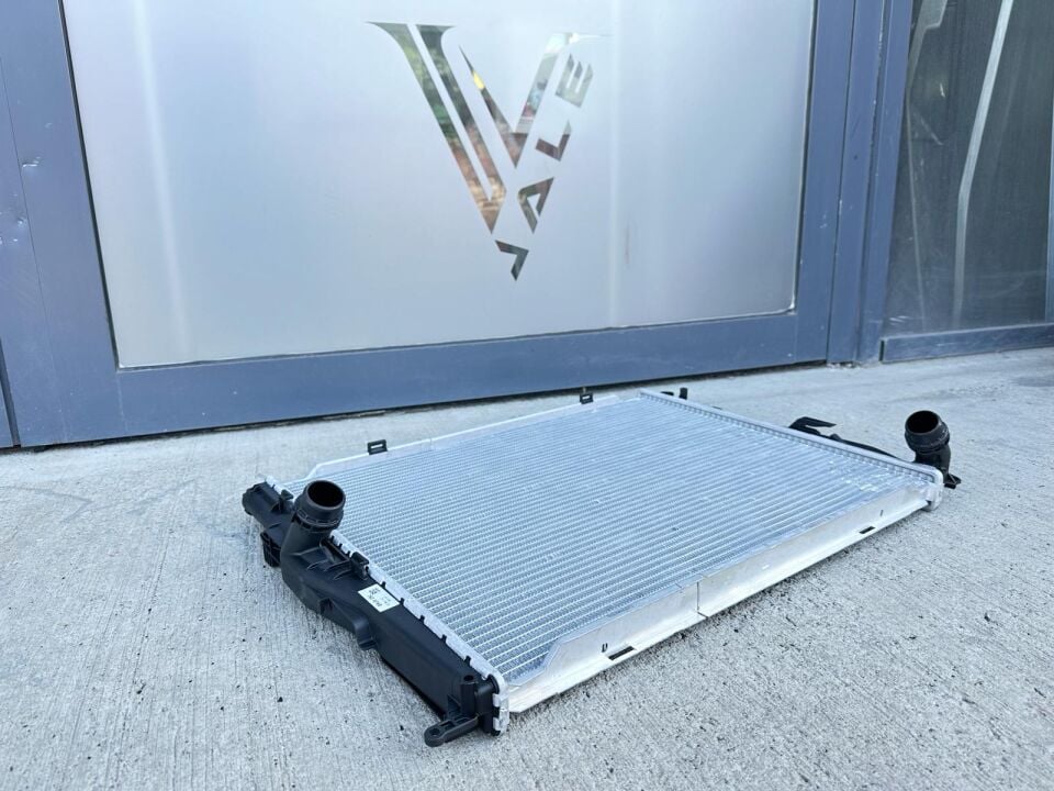 BMW 1-3 SERİSİ SU RADYATÖRÜ - OTOMATİK - 2 ÇIKIŞLI E87.E90.E92 YAN SANAYİ