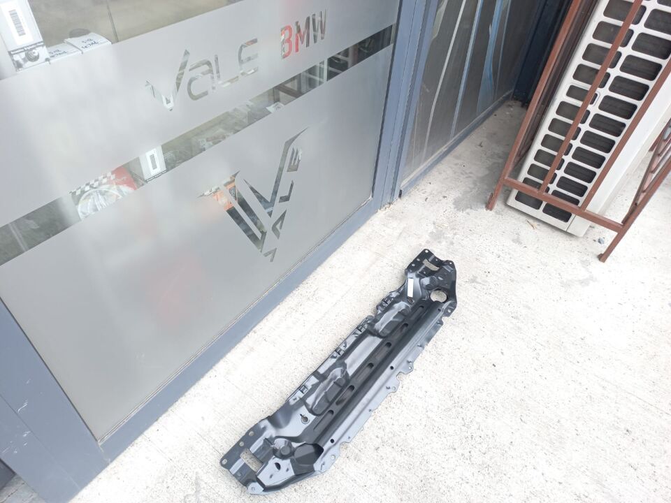 BMW 5 SERİSİ ÖN PANEL ÜST PARÇASI E60 YAN SANAYİ