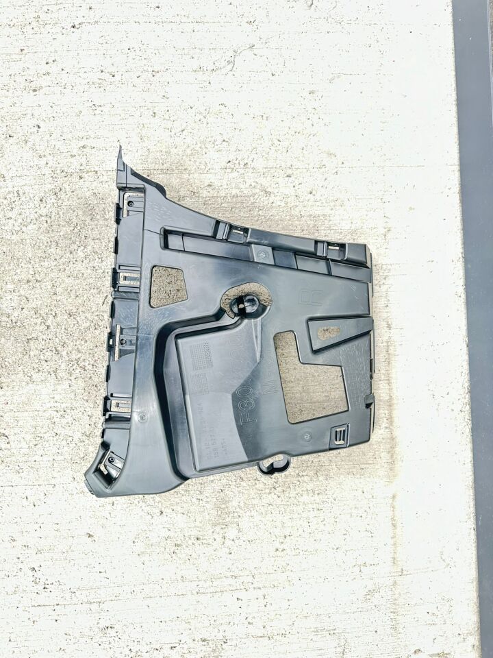 BMW 3 SERİSİ ARKA TAMPON BRAKETİ - R - F30 YAN SANAYİ